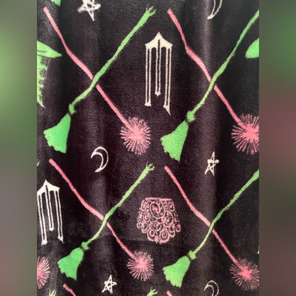 Wicked Musical Soft Plush Throw Blanket – 50” x 70” – Super Soft - Picture 7 of 7